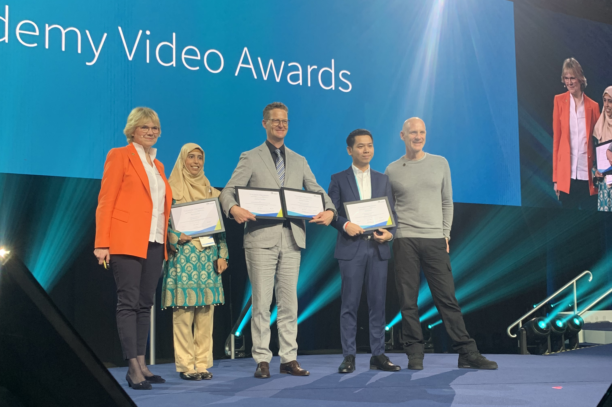 Dr. Jochen Tunkel erhält den ITI Video Award für herausragende Lehrinhalte